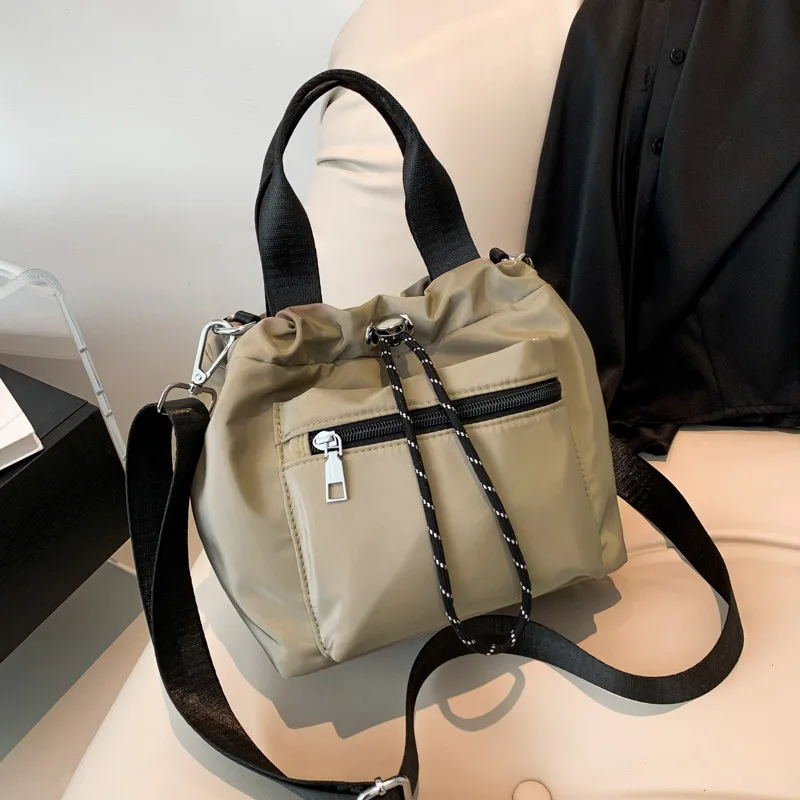 Yeni Çanta Rahat Kova Çanta Yazılı Su Geçirmez Naylon İpli Tüm Maç Rahat Omuz El Crossbody Çanta kadın Çantası