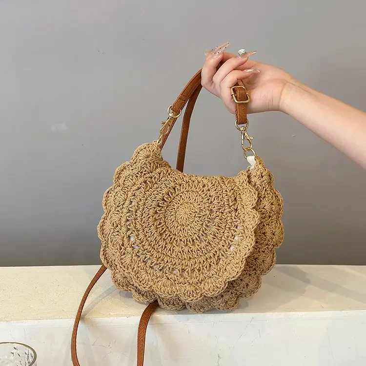 

2026 High-End French Messenger Straw Bag Hand-Woven Beige Semi-Round Hollow Fresh Fringed Design for Stylish Casual Wear