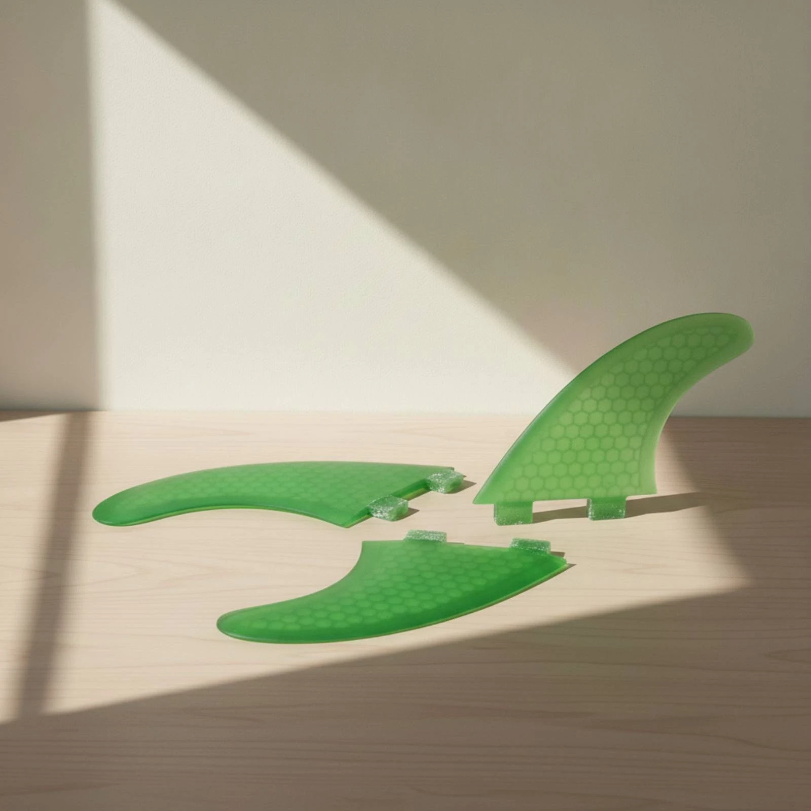 ensemble-de-3-ailerons-de-planche-de-surf-en-nid-d'abeille-ailerons-thruster-translucides-et-durables-pour-les-surfeurs-le-surf-et-l'ocean