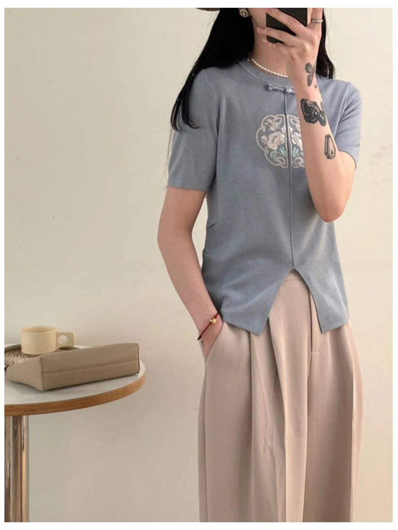 

Вязаный свитер в китайском стиле с вышивкой цветов, приталенный, из смесовой шерсти, с коротким рукавом, повседневный топ для женщин, весна 2026, новинка