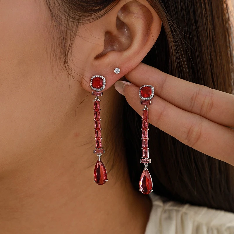 

Роскошные серьги-клипсы с красным цирконием, длинные серьги-клипсы без пирсинга для женщин, трендовые висячие серьги с драгоценными камнями 2025, свадебные украшения, подарок
