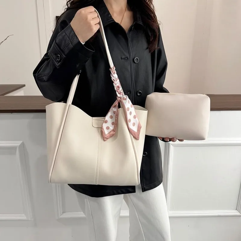 CEEKAY Damen-Tragetasche, cremeweiß, weiches PU-Leder, große Schulterhandtasche mit Schal-Detail und Beutel-Set, für den täglichen Pendelverkehr, lässig – Detail 1