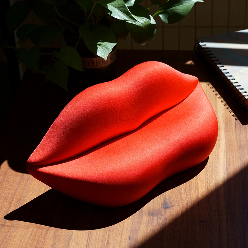 

1970 Mini Furniture Museum Miniature Scene Model, 1:6 Franco Audrito Red Lips Sofa Desktop Ornament, Art Design, Doll Furniture