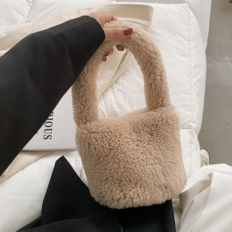 

Women Small Plush Tote Handbags Lamb Like Fabric Wrist Bags Ladies Plain Fluffy Warm Cloth Makeup Bag Cute Handbag For Girls