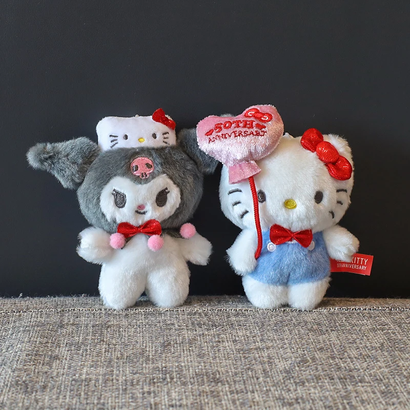 Sanrio 50 aniversario Hello Kitty mochila colgante serie Linda muñeco de peluche Anime relleno llavero juguete de dibujos animados regalo de cumpleaños ﻿