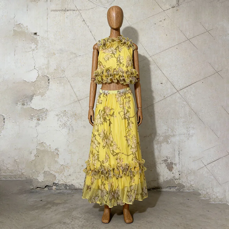 

Luxury Yellow Floral Chiffon Set - 3D Flower Applique, Halter Neck Crop Top & Ruffle Skirt for Party