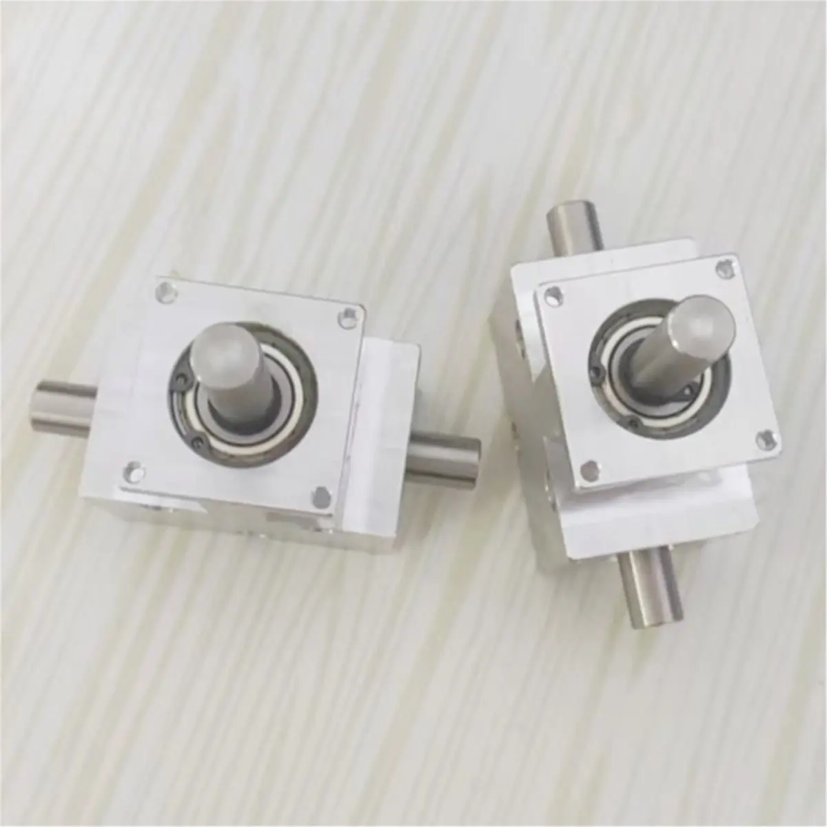 a43i]-1-1-helical-bevel-gear-shaft-12mm-codirectional-double-output-shaft-90-degree-differential