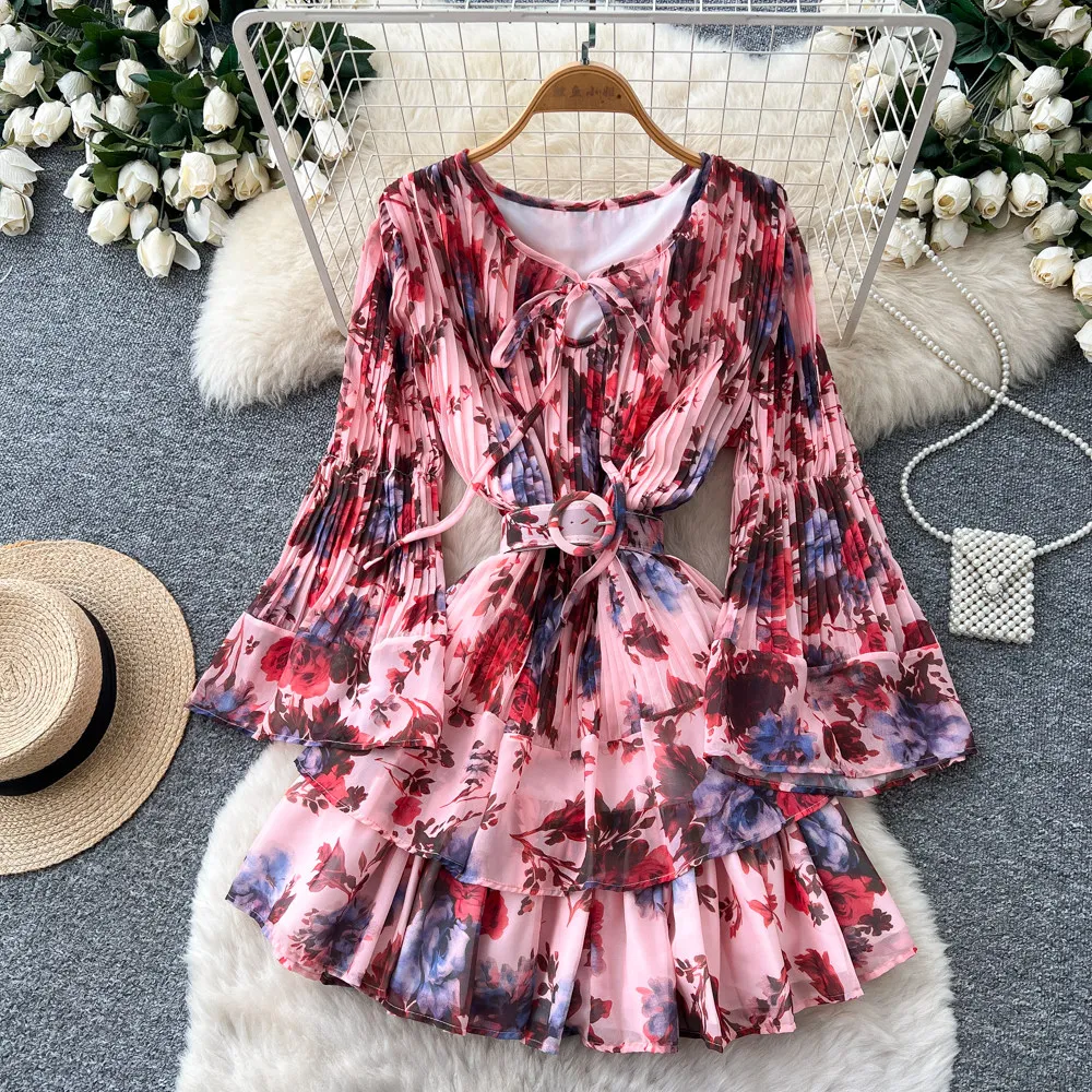 Sommerliches Blumenkleid für Damen mit V-Ausschnitt, Langen Ärmeln, Plissiertem Glockenärmel, Minikleid mit Gürtel, Rüschensaum, Boho-Stil, Vestidos für Frauen 2026