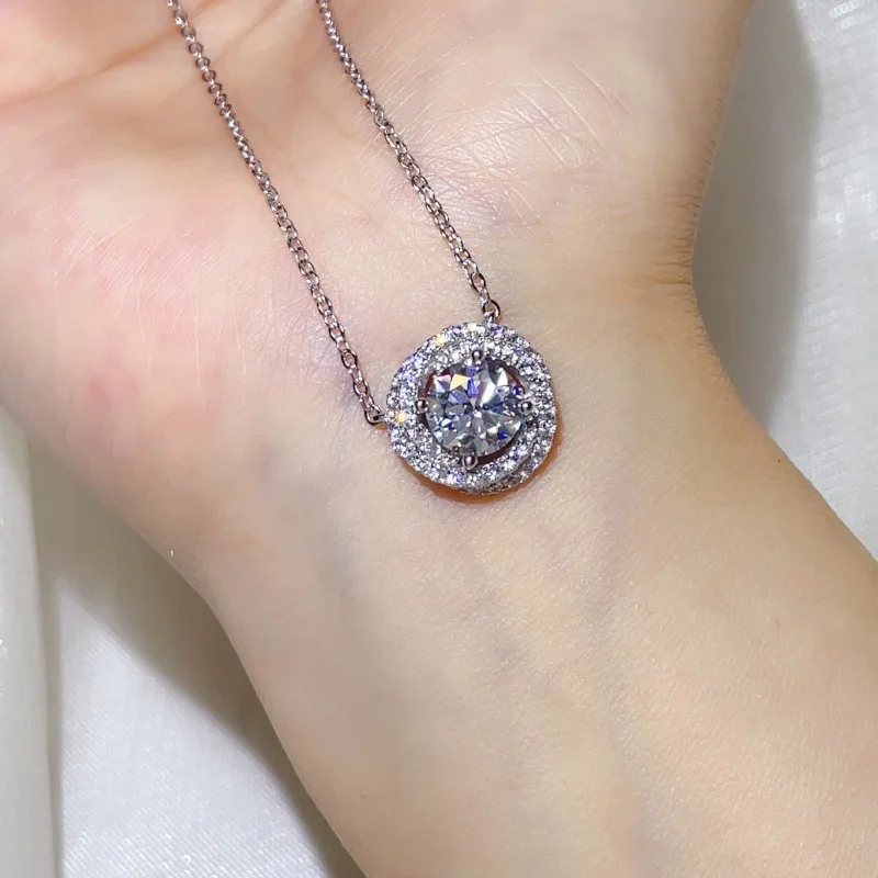 Simple High-end Wind Wheel Necklace Pendant For Girls With Dazzling 2 Carat Moissanite Anti-oxidation PT950 Platinum All-match