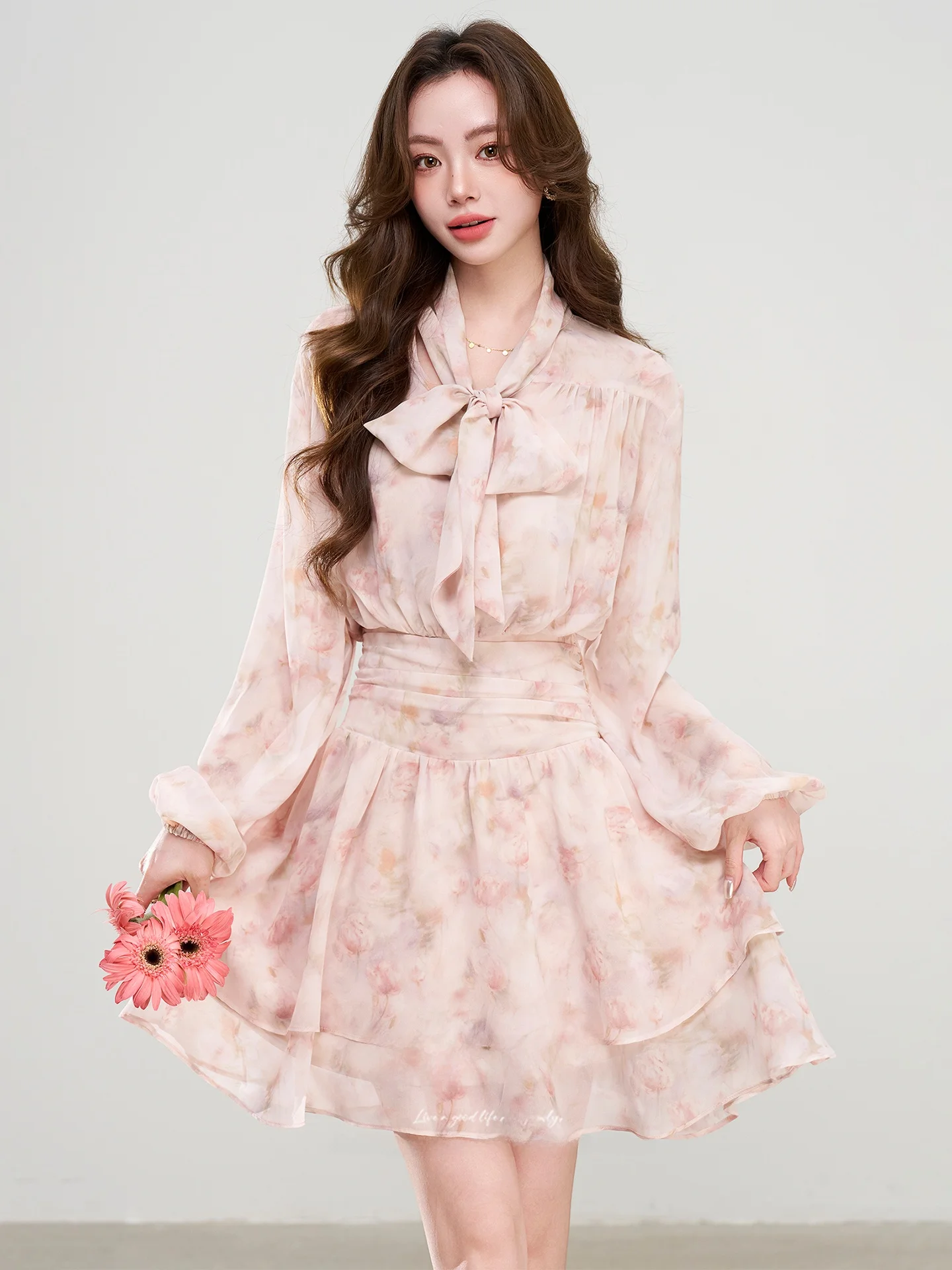 

Spring New Pink V-neck Bubble Sleeve Dress Two-piece Set High-waisted Short Fairy Skirt Comfortable Universal Fit Long Sleeve