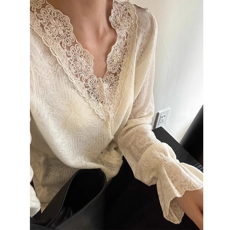 Women\'s Clothing Stylish Vintage Lace Elegant Temperament T-shirts Spring Autumn Female Solid V Neck Long Sleeve Loose Chic Tops