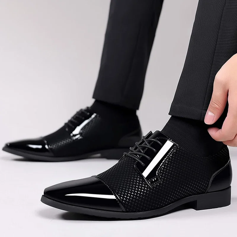 Zapatos de vestir clásicos para hombre, zapatos Oxford de charol con cordones, formales, de cuero negro, para fiesta de boda, 2024