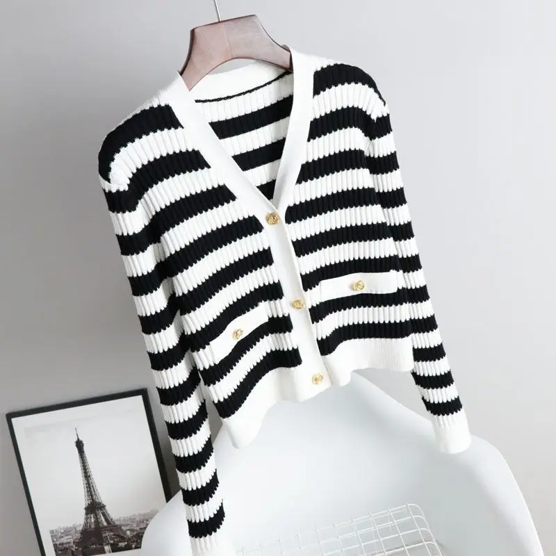 

Early Autumn New Top Paired with Gentle Floral Stripes V-neck Short Sweater Jacket Women's Knitted Cardigan