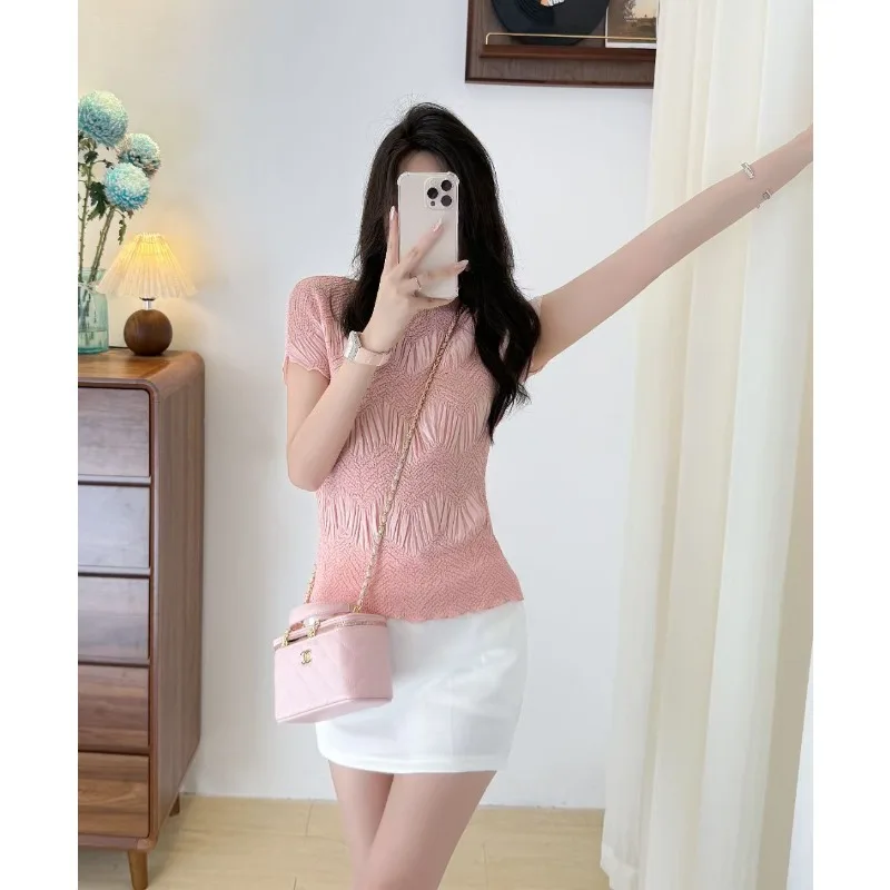

Miyake Summer New Crew Neck T-shirt Women's Niche Design High-end Embossed Embroidered Fungus Edge Loose and Thin Pleated Top