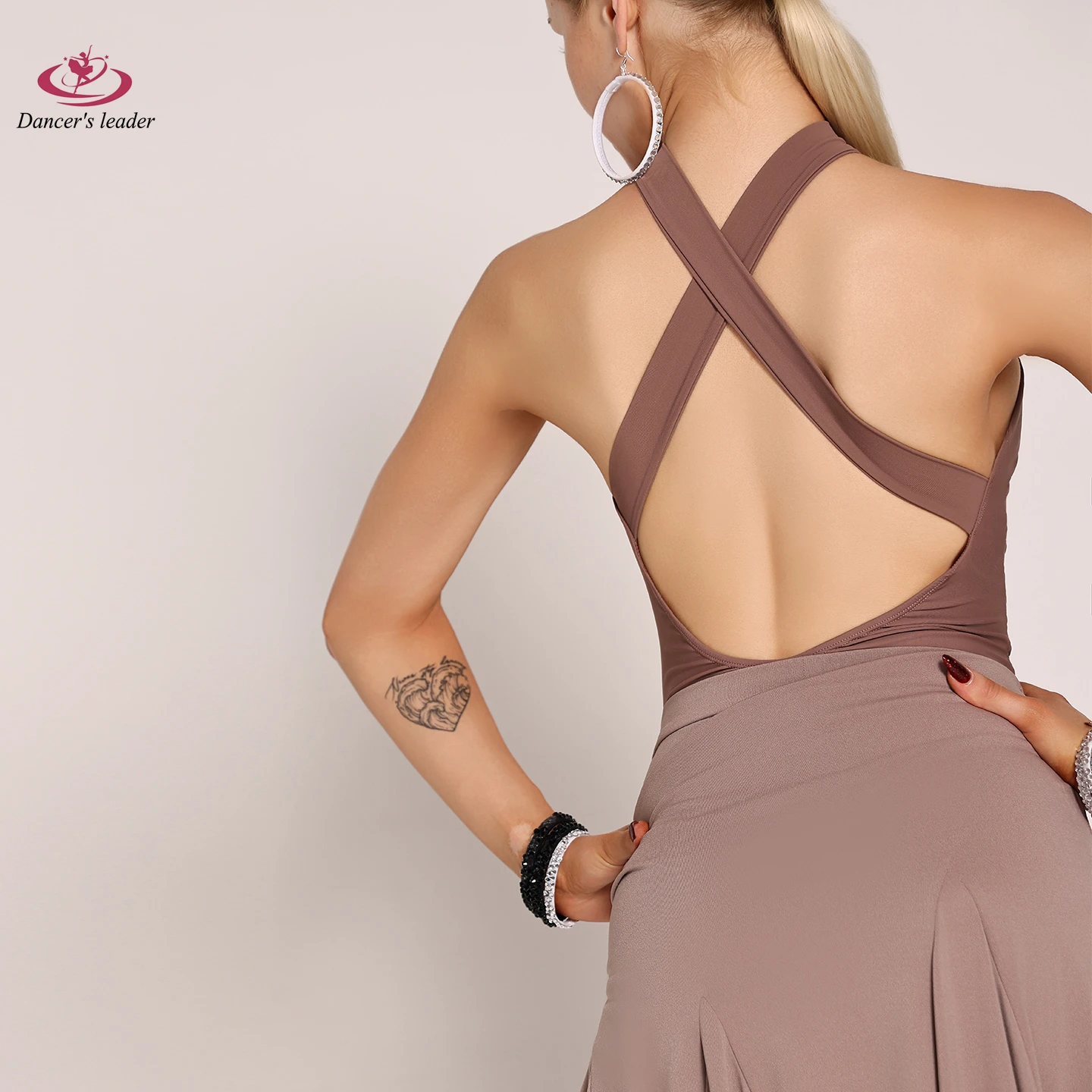 Latin danskostuum voor dames, volwassenen, kinderen, hoogwaardige uitgeholde hangende nek, split-halve rok, Samba-prestatiejurk