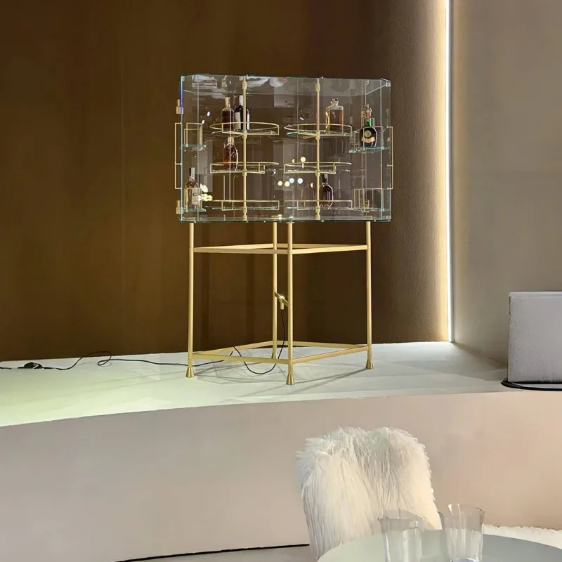 خزانة عرض زجاجية فاخرة إيطالية خفيفة، خزانة مشروبات، تصميم باب مزدوج للمنزل والفيلا، تخزين من الفولاذ المقاوم للصدأ وحافة طعام