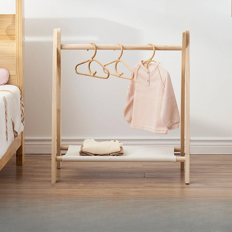 Massief houten kinderkleerhanger vloer houten huishoudelijke kleine kleerhanger