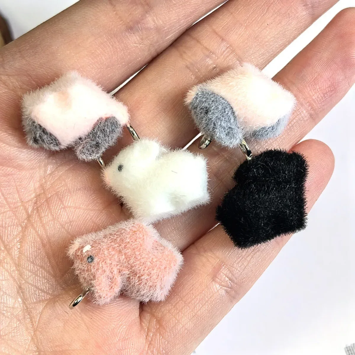 DW35 3pcs Cartoon Cute Flocking Miniature Pig Boar Resin Exquisite Charms Pendant Accessory DIY Earring Necklace Chains Charm