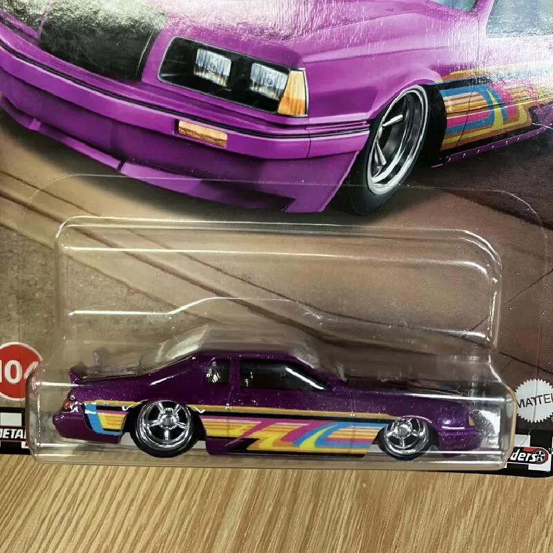 1:64 รถDiecastของแท้ล้อร้อนพรีเมี่ยมรถBoulevard 86 Ford Thunderbir Proสต็อกรุ่นรถสะสมของเล่นของขวัญ