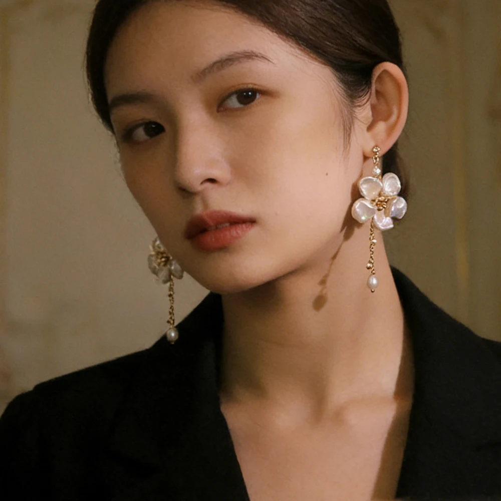 

Серьги-гвоздики с натуральным жемчугом в форме пятилепесткового цветка, роскошные модные серьги-подвески с кисточками для женщин, очаровательные ювелирные украшения, подарки