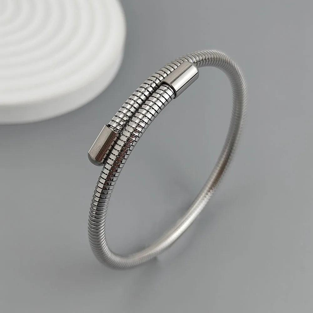 Charming gold-plated 18K stainless steel spring women\'s bracelet, high quality waterproof jewelry, wedding party gift