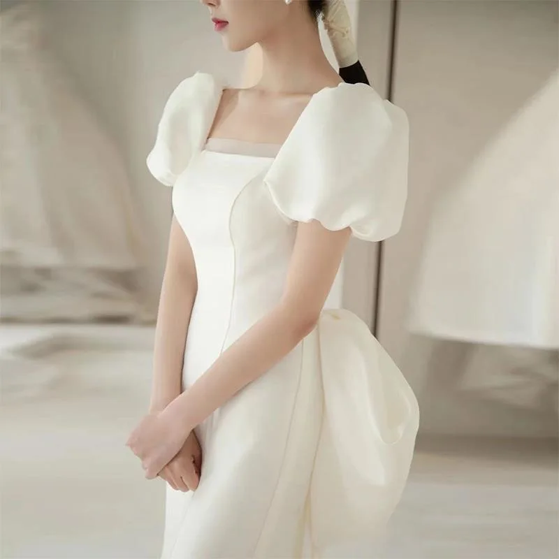 N11139 فستان حفلات من الساتان بأكمام قصيرة وياقة مربعة وذاكرة حلوة بيضاء للحفلات الراقصة فساتين زفاف مثيرة بدون ظهر مع فيونكة