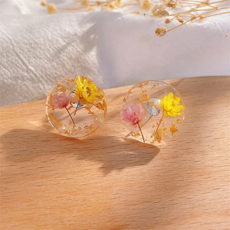 Minar Cute Transparent Resin Flower Earrings for Women Round Square  Real Dye Floral Statement Stud Earrings Holiday Jewelry