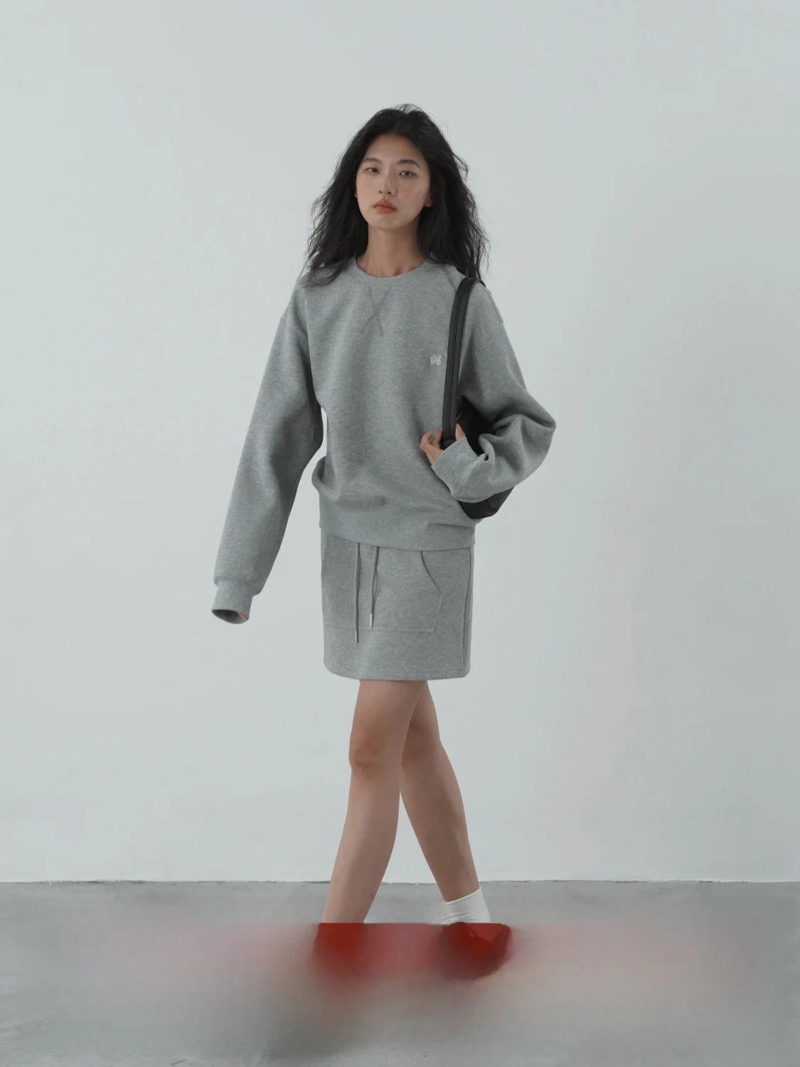 

EIGHTHMONTH: Модный повседневный спортивный костюм для женщин: свитшот с круглым вырезом и облегающая юбка с высокой талией, комплект из двух предметов