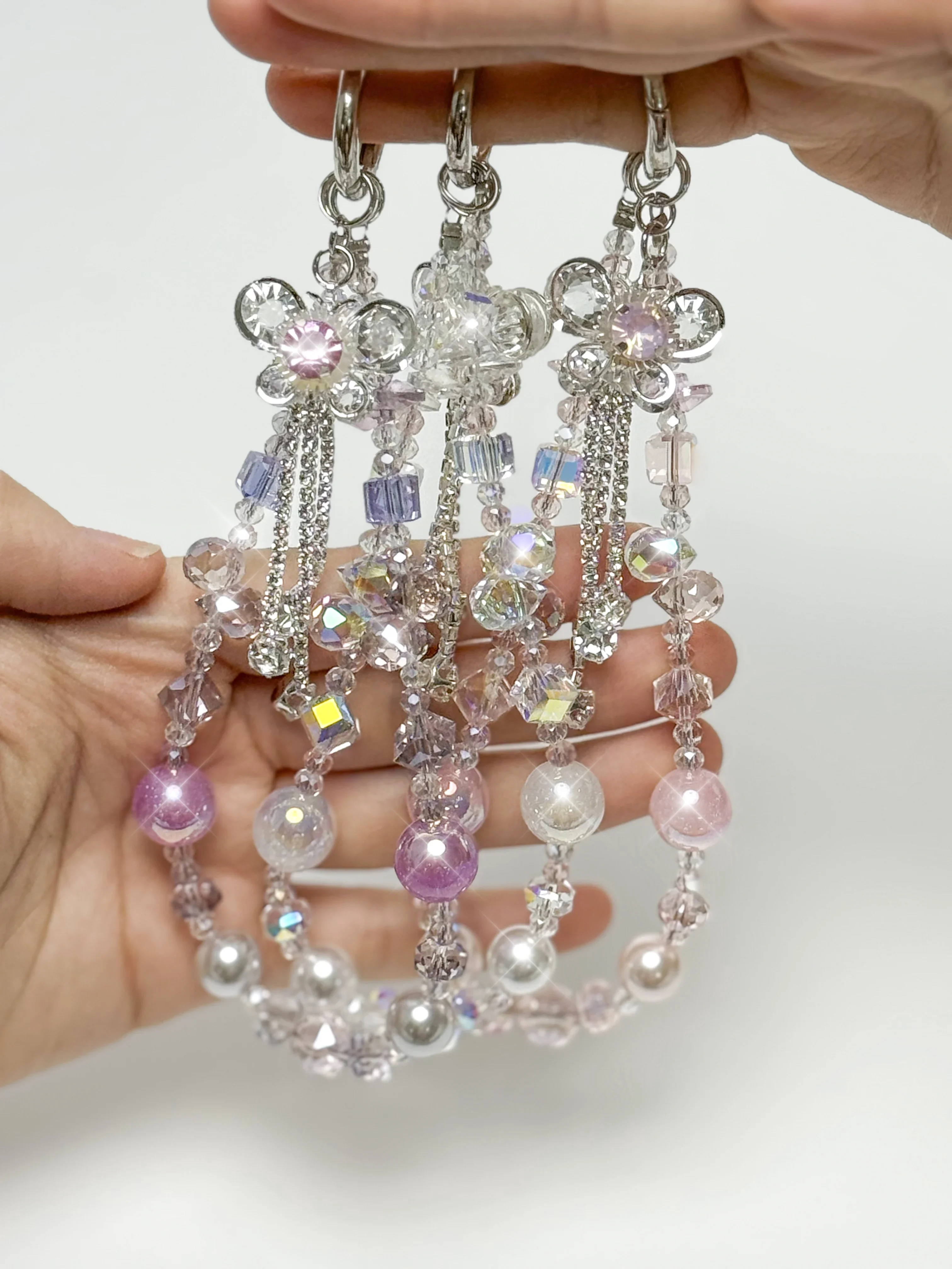 

Ремешок для телефона с кристаллами и бисером, ремешок на запястье для женщин, подвеска-бабочка ручной работы, цепочка для телефона, держатель для браслета, брелок, аксессуары