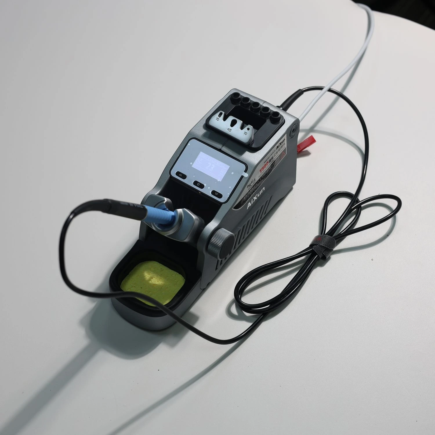 

AIXUN T380 Smart Soldering Station 2600mAh Support T210/T15 Handle Rapid Welding Rework Station Mobile Phone SMD BGA PCB Repair