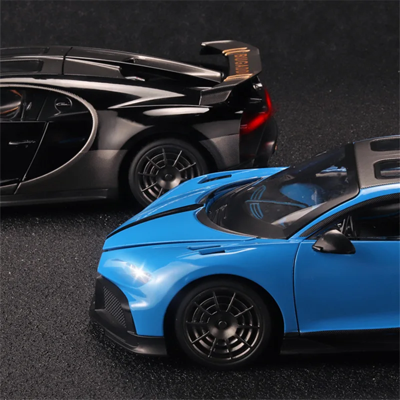 1:18 BUGATTI Chiron PUR SPORT Alloy Sports Model Diecasts Metal Racing Super Car Model Sound and Light Simulation Kids Toys Gift