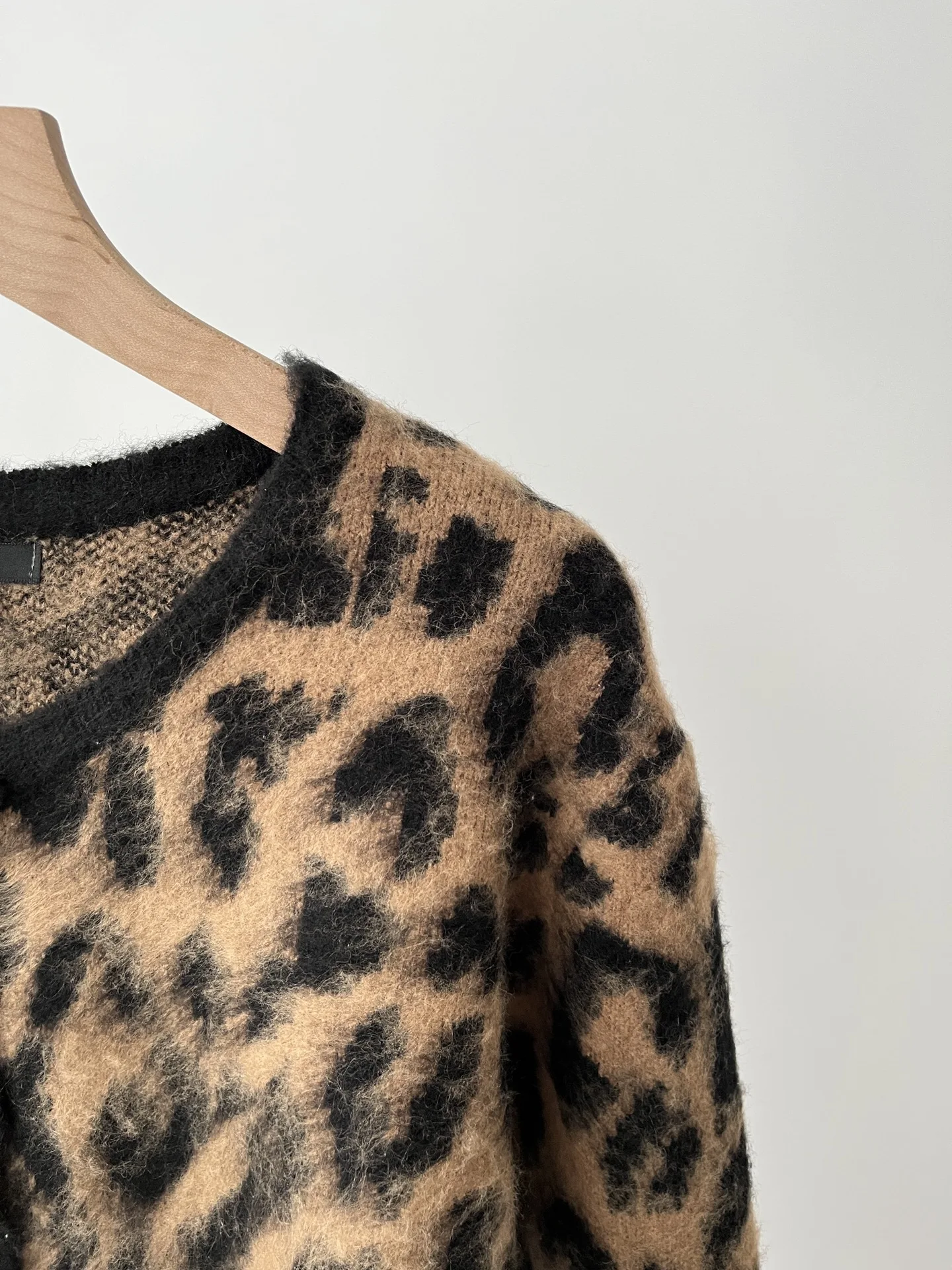 Women Cozy Sweaters Y2k American Retro Knit Cropped Cardigan Long Sleeve Sweaters Harajuku Vintage Leopard Print Cardigan