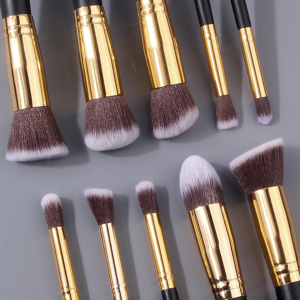 12PCS black-handled powder brush, blush brush, eyeshadow brush and makeup brush set +2PCS triangular makeup powder puff