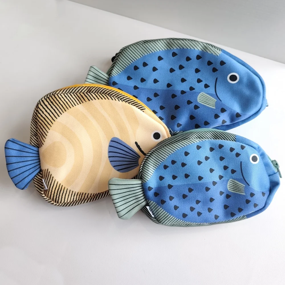 Outdoor crossbody bag, fish-shaped large-capacity leisure travel storage bag, waist bag, camping hiking outdoor leisure small backpack, gift