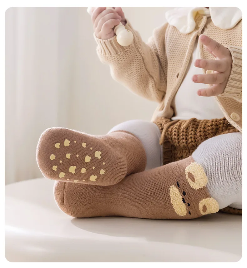 3/5 Paar warme, rutschfeste Babysocken mit Cartoon-Motiv, aus weicher Baumwolle, für Neugeborene, als Hausschuhe, rutschfeste, dickere Socken für Kleinkinder, für den Innenbereich. – Detail 10