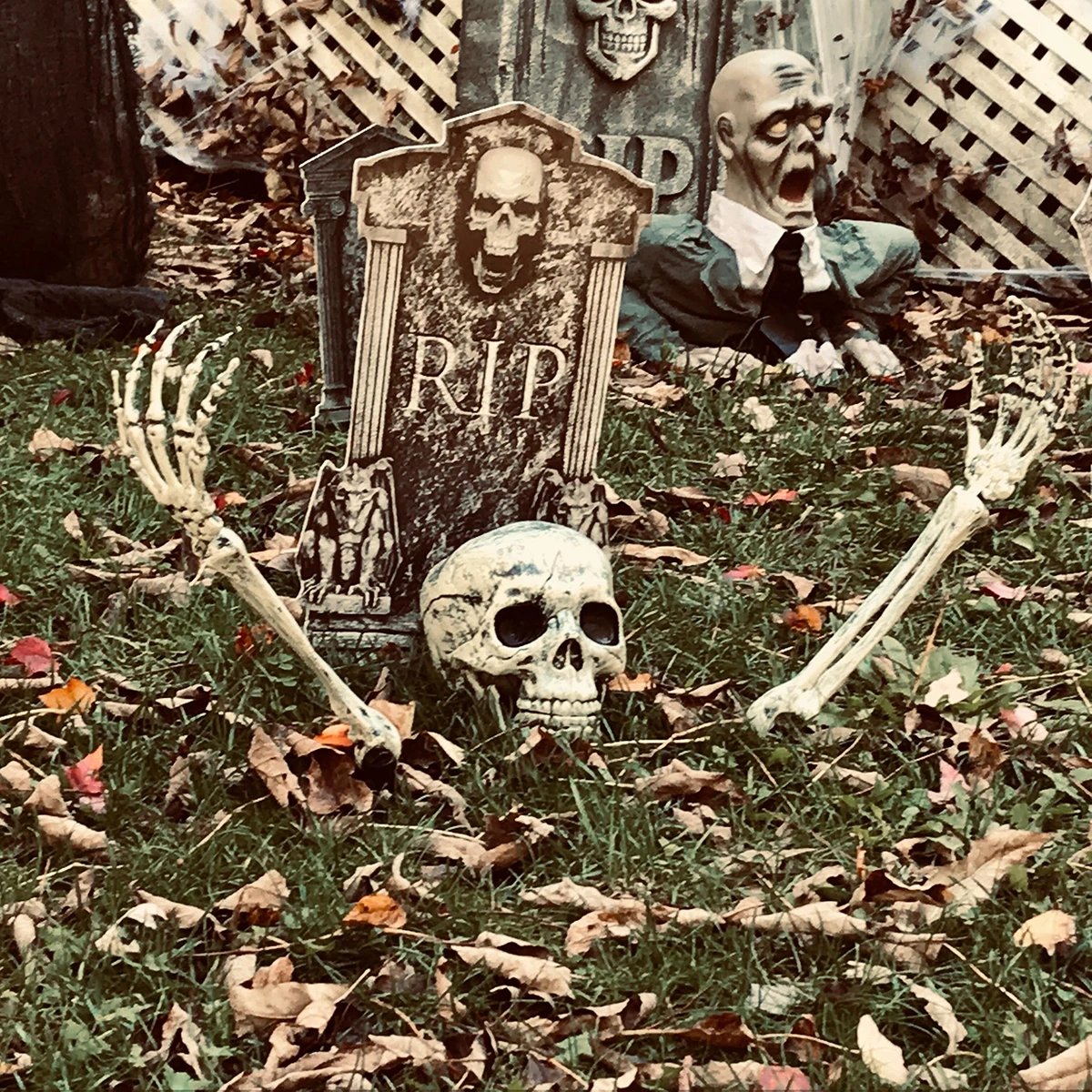 Realistische Skelettpfähle, Halloween-Dekorationen, gruseliges Totenkopf-Skelett, Handknochen für Hof, Rasenpfahl, Garten, Friedhof, Heimdekoration
