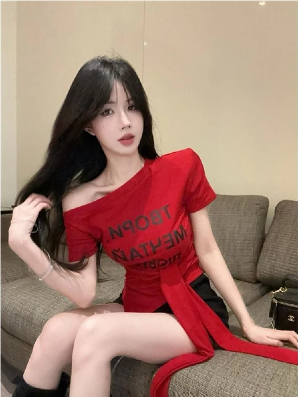 Trendy ort Sve oulder Bared Women's T-irt Spicy Girl Design Unique Waist Cinching Summer Faionable Top