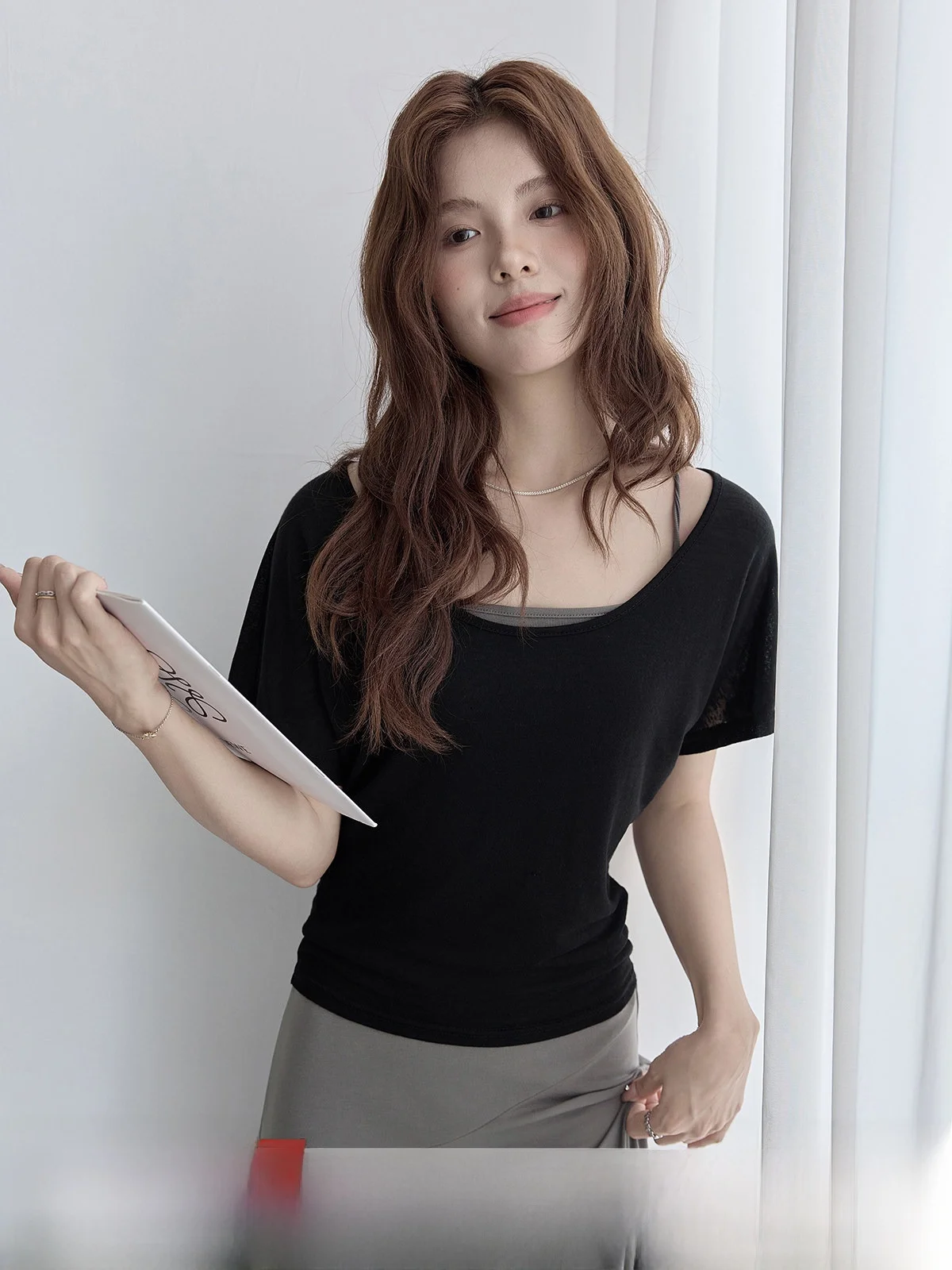 

HuiXi Women's Black Short Sleeve T-Shirt Casual round Neck Slimming Top Commute Style Korean Fashion Summer New Arrival