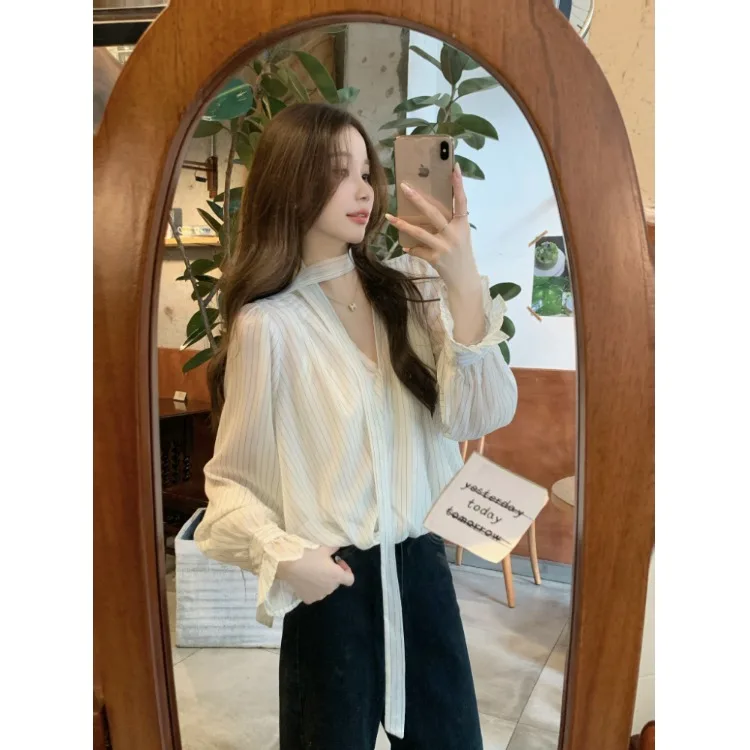 

2026 New Vintage Korean Striped Shirt Women's V-neck Bell Sleeve Sash Design Loose Fit Regular Length Spring Fashion Top
