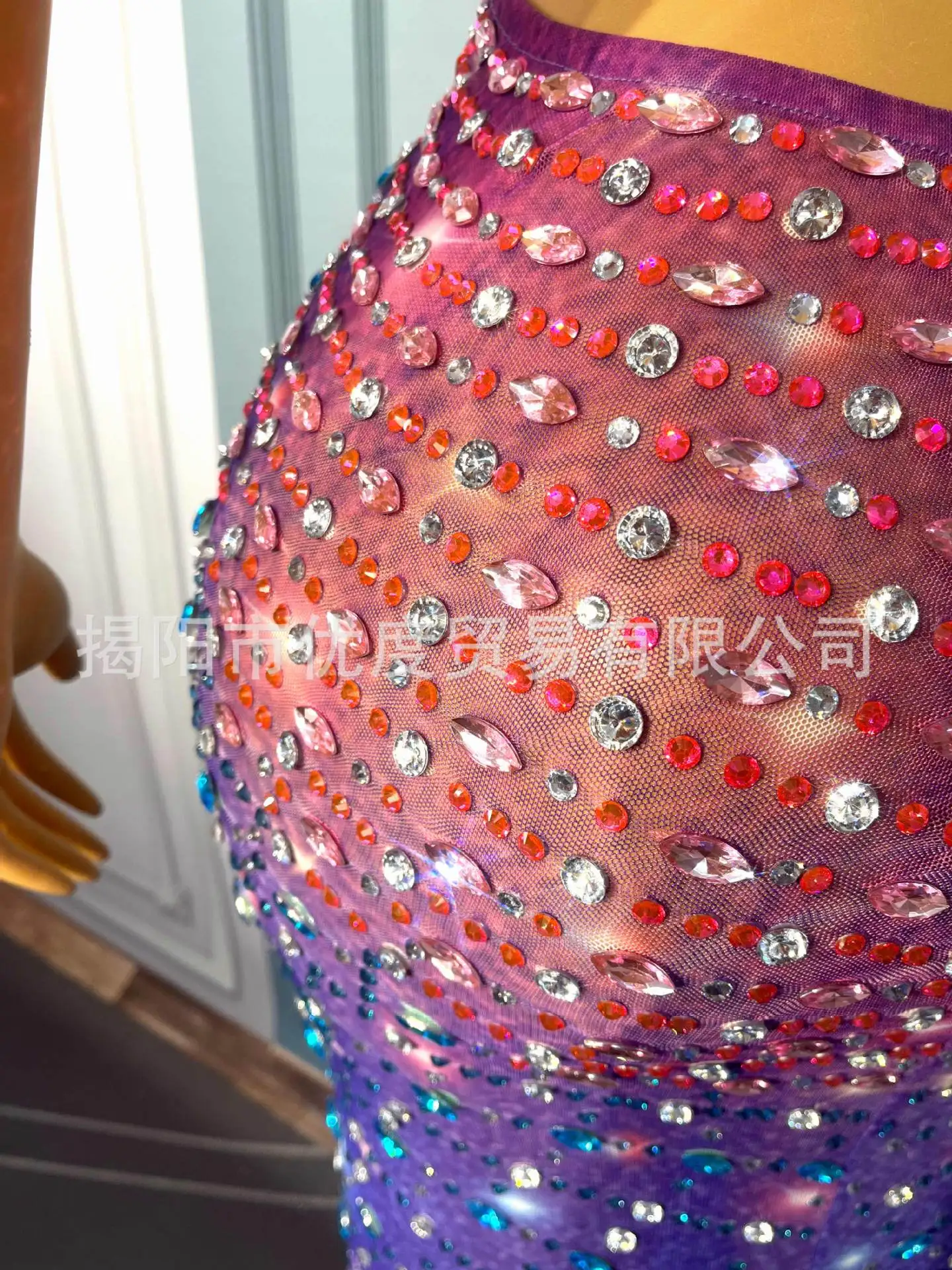 مثير حجر الراين الأرجواني التغيير التدريجي الحمالة فستان شبكة فستان عيد ميلاد الرقص أداء يبحث إلى النجوم Partykleider