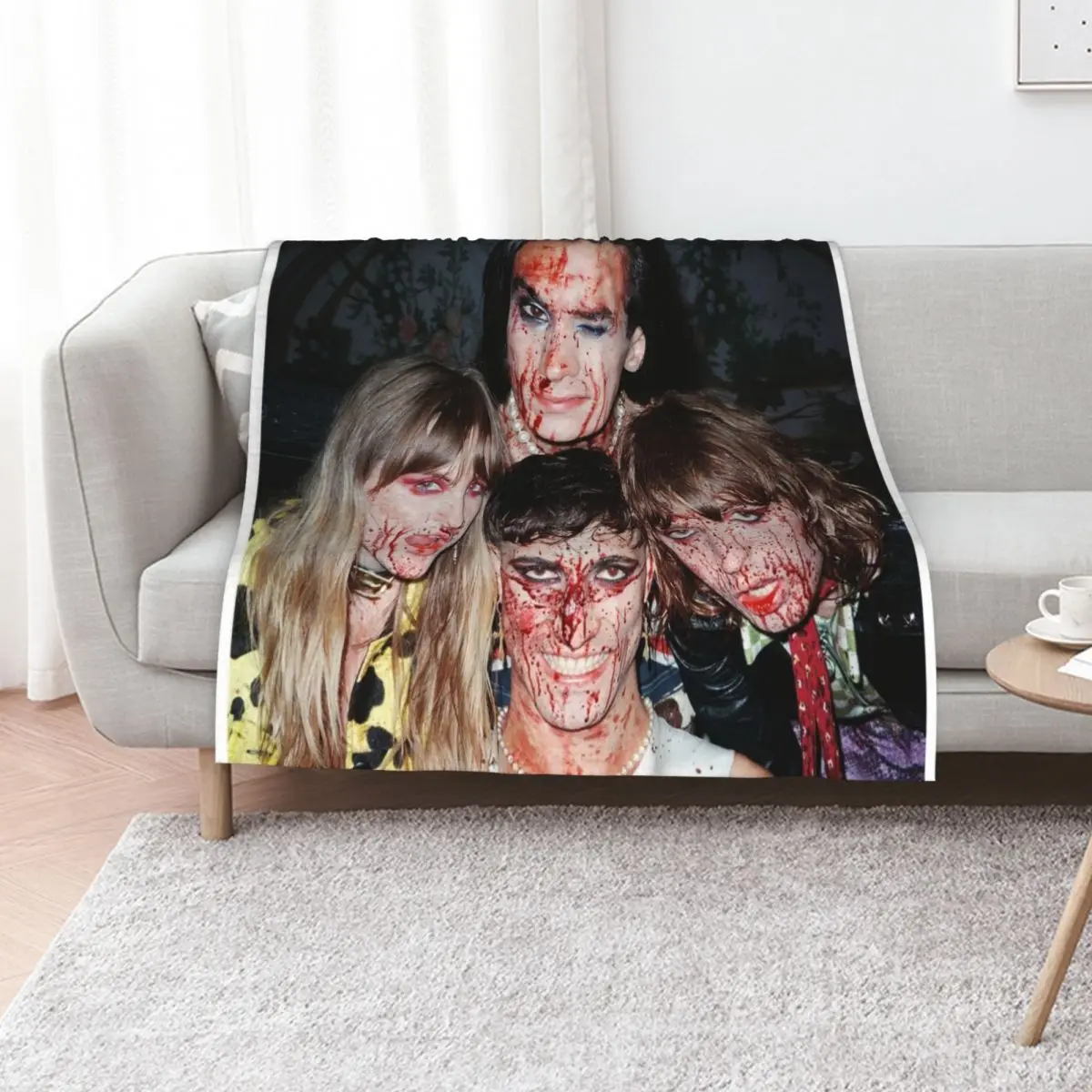 maneskin blood Throw Blanket Retros Soft Plush Plaid Thin bed plaid Luxury Thicken Blankets For Baby Blankets