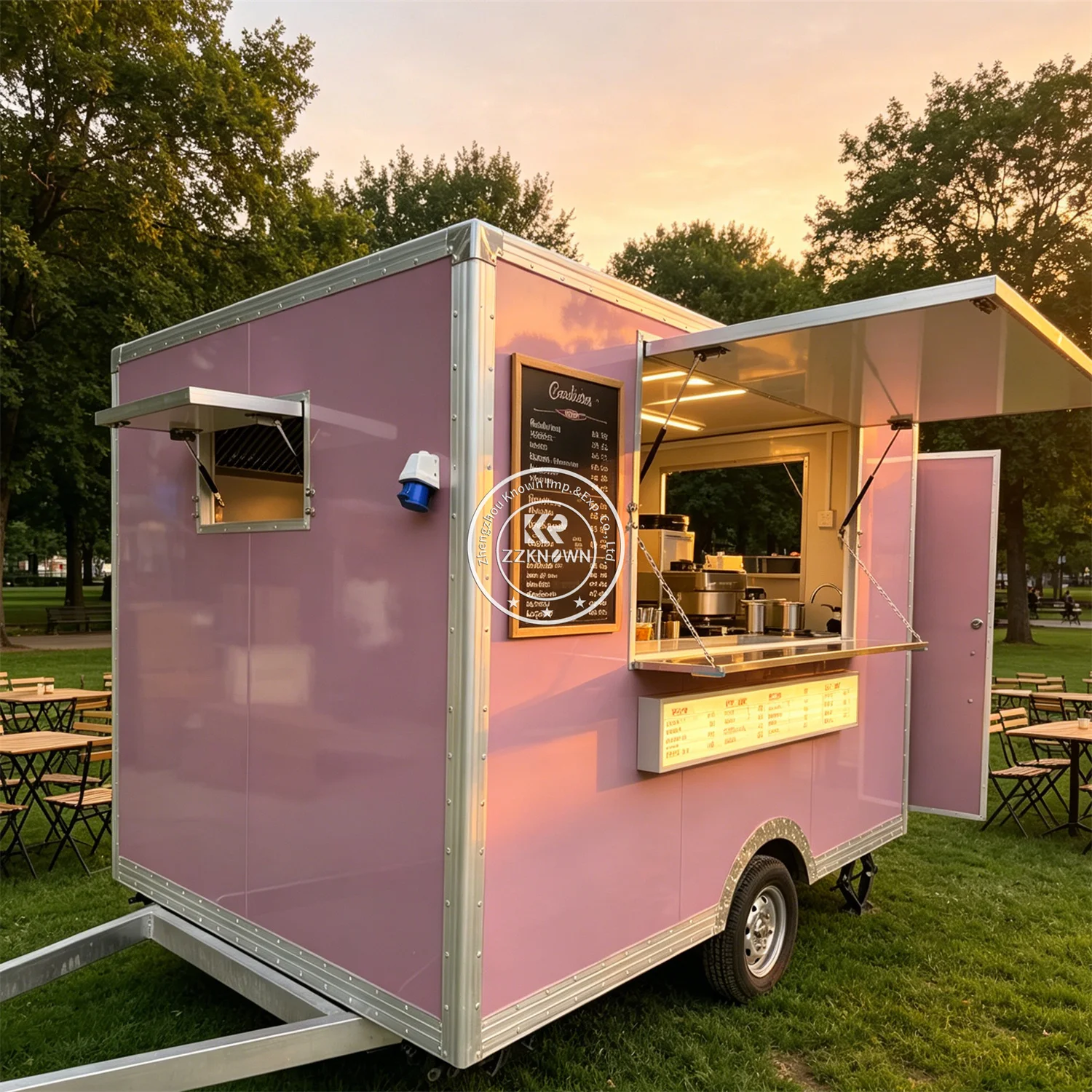 

Мобильный фудтрак-прицеп для уличной еды: хот-доги, кофе, выпечка, с оборудованием для кухни