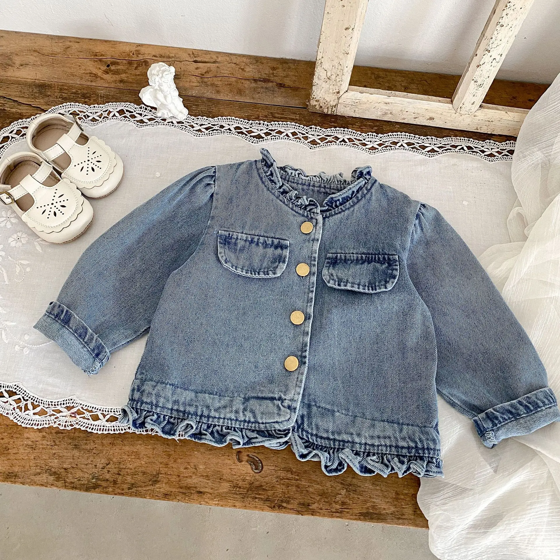 

Детская одежда, осенний стиль, модная куртка для маленьких девочек, джинсовая куртка с длинными рукавами и черным воротником-грибком, кардиган для девочек