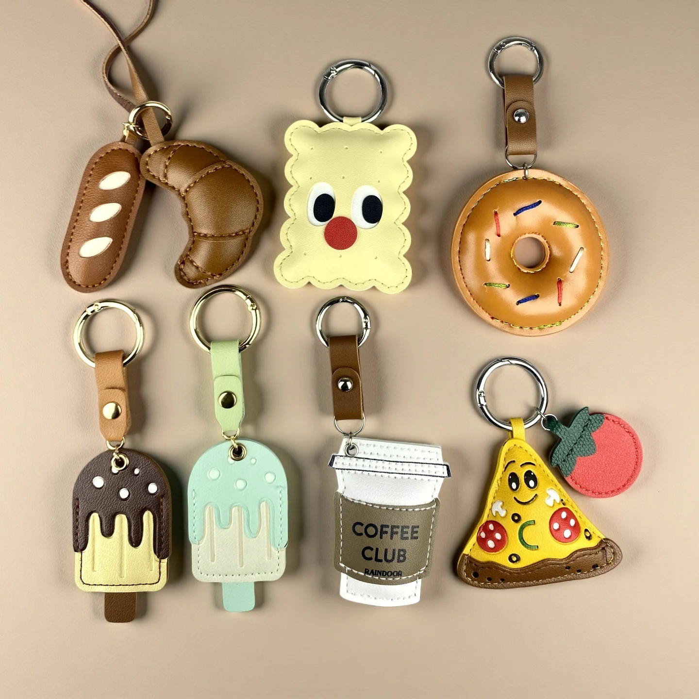 Juego de Llaveros de Cuero PU con Forma de Comida - 7 Piezas: Mini Taza de Café, Pizza, Donut, Helado, Croissant, Pretzel y Galleta de Dibujos Animados