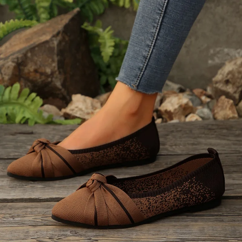 Women's 2026 Autumn New Pointed Toe Comfortable Casual Flat Shoes Fashionable Lightweight Plus Size Durable Walking Shoes