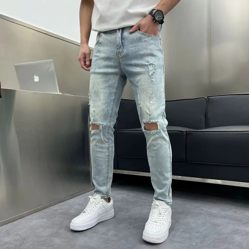 Calça lápis jeans slim fit masculina, com design rasgado, streetwear angustiado, moda casual, primavera, outono