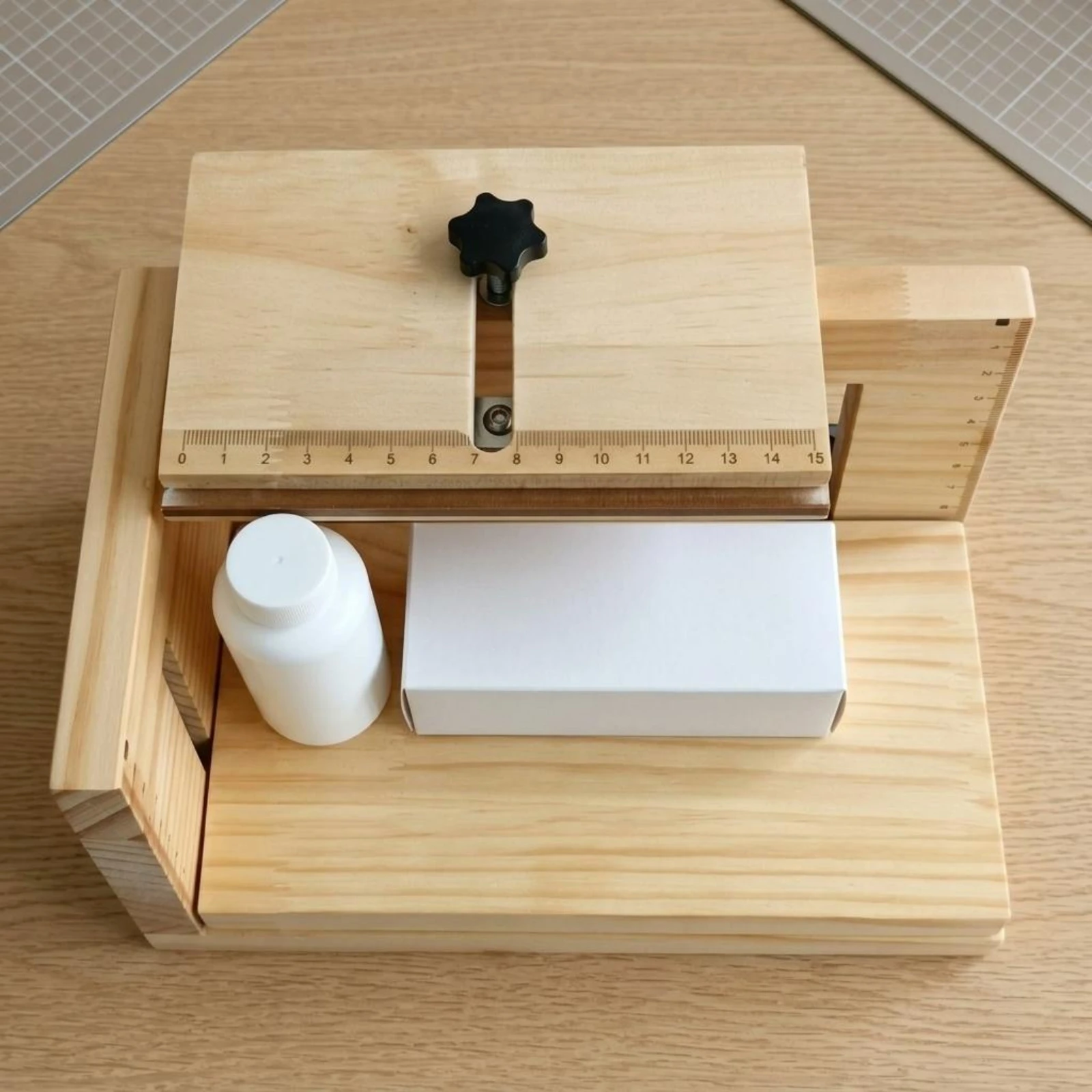 Manual Label Positioning Stand Tabletop Wooden Label Stand Work Aid Hand-Operated Rectangular