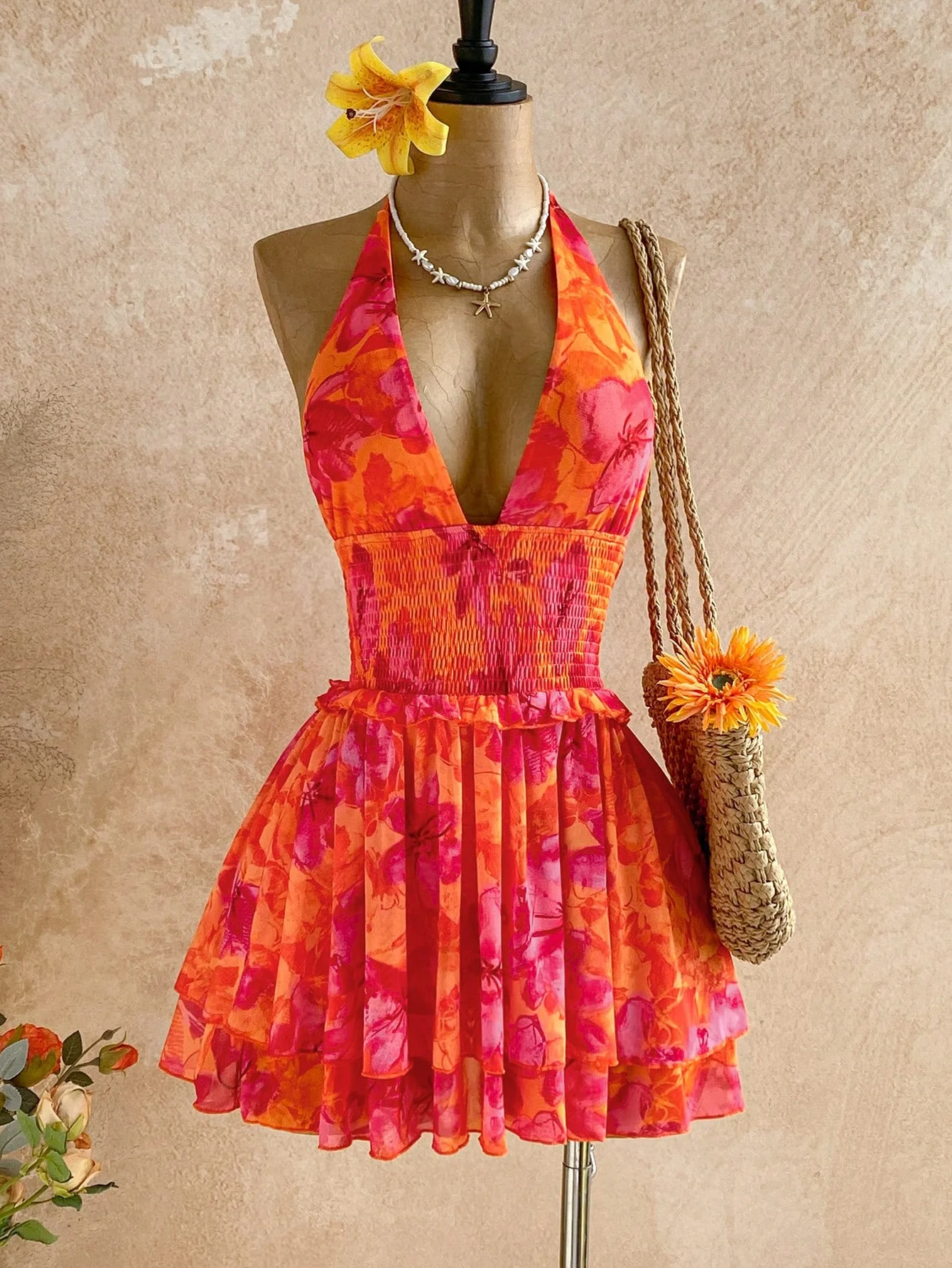 Boho-Blumen-Halter-Minikleid für Damen, rückenfreies Chiffon-Sommerkleid mit tiefem V-Ausschnitt und mehrlagigem Rüschensaum, Sommer-Strand-Urlaubsoutfit