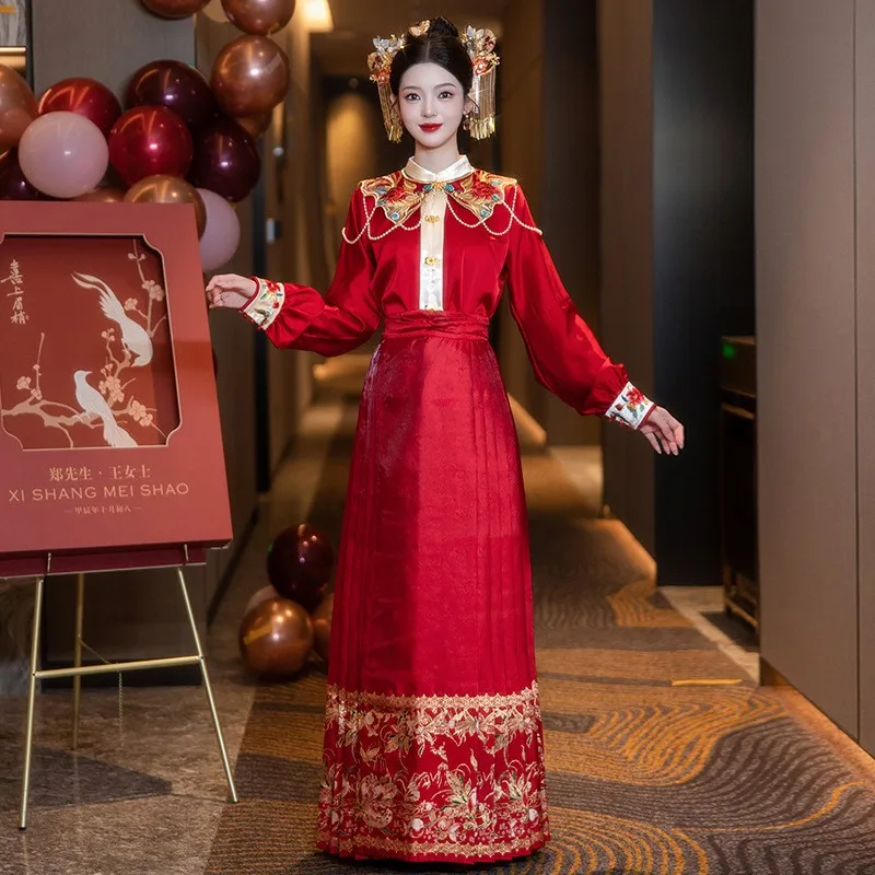 

A new style of Chinese-style toasting dress with embroidery for figure