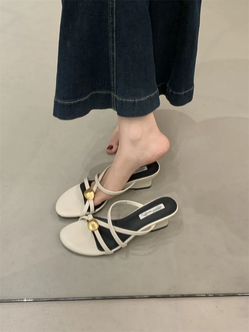 Fashion Slip on Mules Low Heels Slippers 2026 Summer New Brand Women Casual Outdoor Round Toe Shoes Ladies Slippers